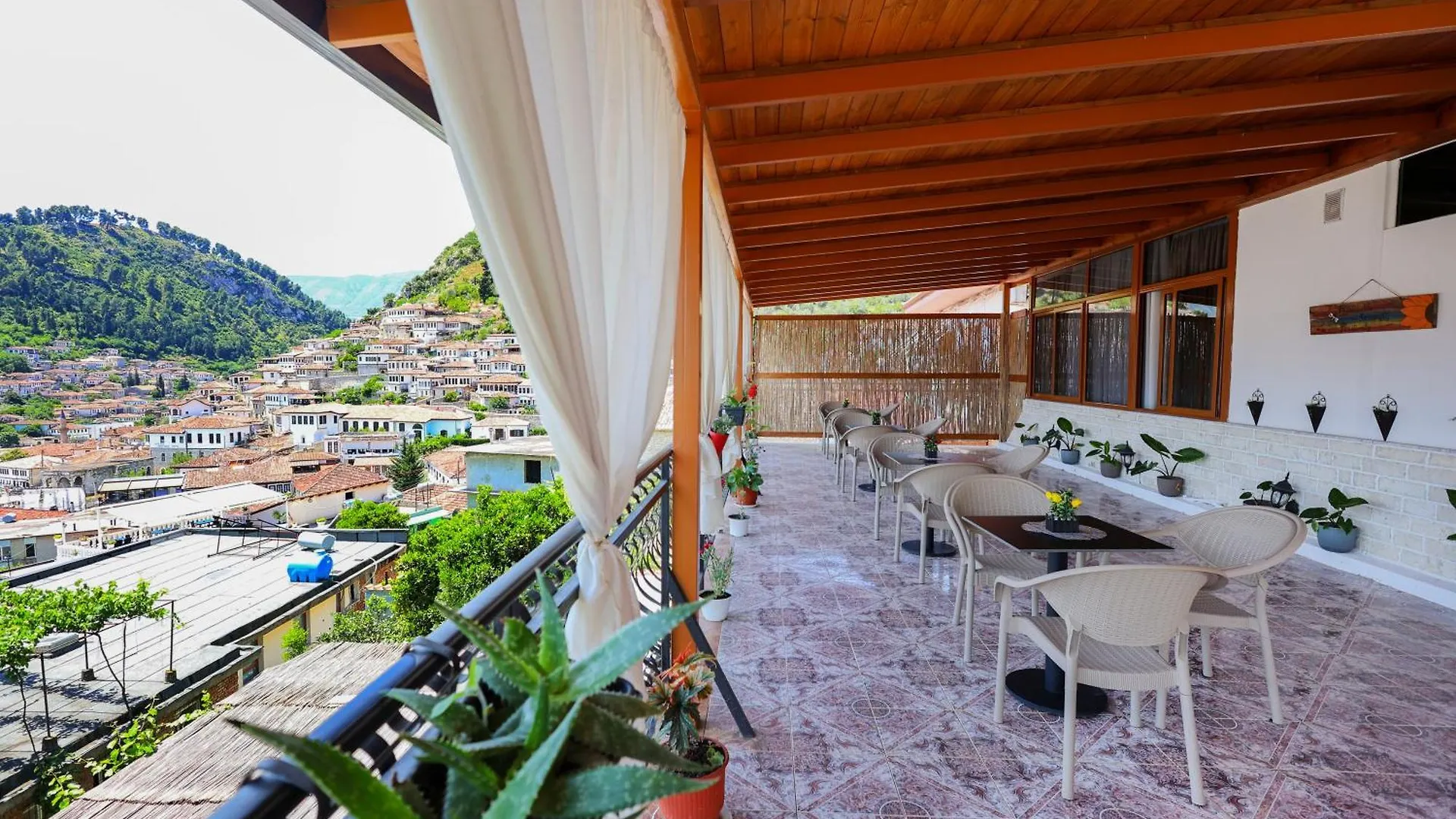 Guest house Vila Spahiu Berat Albania